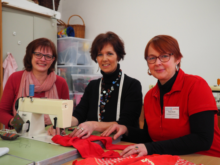 Sandra Heuer, Anke Struck und Petra Staade (von links) freuen sich auf den Start von "Nadel und Fragen".