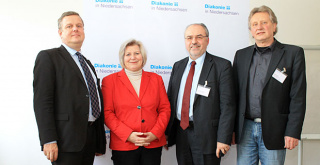 (v.l.n.r.): Vorstandssprecher Dr. Christoph Künkel, Sozialministerin Cornelia Rundt, Vorsitzender NEVAP Dr. Burkhard Budde, Vorsitzender ELAS Klaus Polack (v.l.n.r.): Vorstandssprecher Dr. Christoph Künkel, Sozialministerin Cornelia Rundt, Vorsitzender NEVAP Dr. Burkhard Budde, Vorsitzender ELAS Klaus Polack