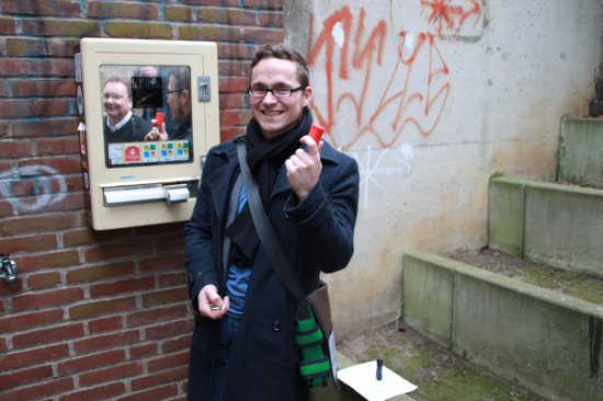 Daniel Pflieger vom GeheimPunkt präsentiert den "Babycach"