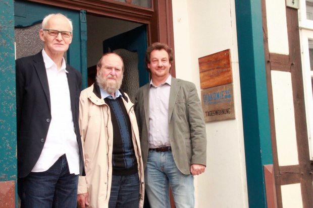 Von links: Pastor Henning Runne, Superintendent i.R. Heiko Frerichs und Geschäftsführer Jörg Engmann Von links: Pastor Henning Runne, Superintendent i.R. Heiko Frerichs und Geschäftsführer Jörg Engmann
