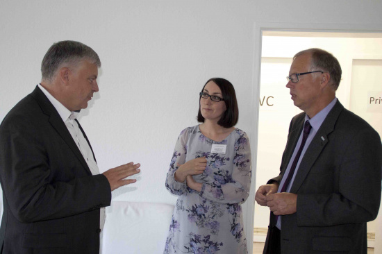 Mirko Heuer (links) im Gespräch mit Anne-Marei Stamme und Harald Gerke. Bild: André Lang