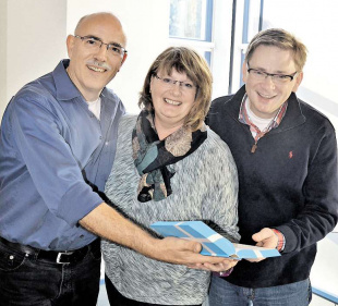 Aktiv: Klinikchef Dr. Hubert Sommer, Janet Breier („wellcome“-Familienhilfe) und Pastor Ole Hinkelbein. Bild: v. Werder Aktiv: Klinikchef Dr. Hubert Sommer, Janet Breier („wellcome“-Familienhilfe) und Pastor Ole Hinkelbein. Bild: v. Werder