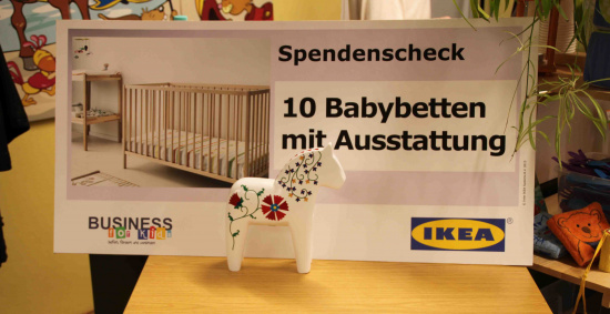 Betten werden an "Besonders Bedürftige (Peter Kinger) verteilt. Bild: André Lang