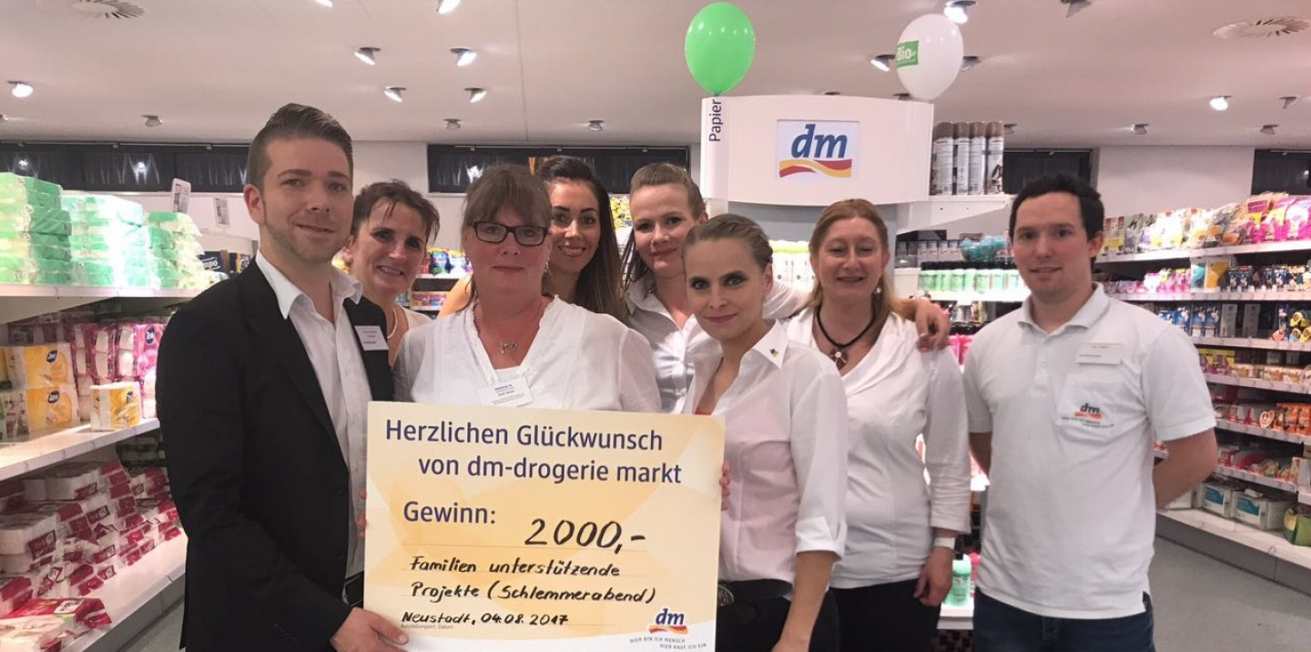 dm Schlemmerabend zugunsten der Familien unterstützenden Projekte dm Schlemmerabend zugunsten der Familien unterstützenden Projekte
