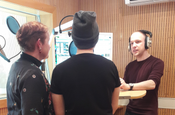 Redakteur Steven Rabe im Gespräch mit Sozialpädagogin Petra Staade und Vanessa Redakteur Steven Rabe im Gespräch mit Sozialpädagogin Petra Staade und Vanessa