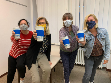 Cornelia Feustel, Heudrun Traupel, Gaby Küpper, Melanie Kudla-Burmeister – ehrenamtliche Mitarbeiterinnen des Projekts „Bin da! Gemeinsam durchs erste Lebensjahr“ aus Neustadt/Wunstorf auf Fortbildung Cornelia Feustel, Heudrun Traupel, Gaby Küpper, Melanie Kudla-Burmeister – ehrenamtliche Mitarbeiterinnen des Projekts „Bin da! Gemeinsam durchs erste Lebensjahr“ aus Neustadt/Wunstorf auf Fortbildung