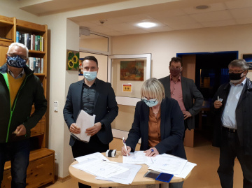 Unterschrift der Vereinbarung Begegnungsstätte Silbernkamp