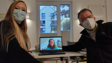 Anna Marie Eichhorn (win e.V.), Jessica Kind (Diakonie Hannover-Land) und Horst Polomka freuen sich auf die Veranstaltung. Bild: Anette Körner