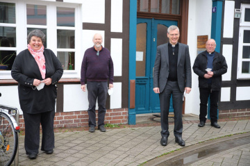 Bischof Dr. Heiner Wilmer aus Hildesheim besucht die Tageswohnung in Burgdorf
