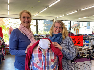 Koordinatorin Sabine Klusmann-Wiehe (links) und Janet Breier (Team Kirchenkreissozialarbeit) freuen sich über Nominierung Koordinatorin Sabine Klusmann-Wiehe (links) und Janet Breier (Team Kirchenkreissozialarbeit) freuen sich über Nominierung