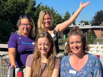 Das Team aus Burgdorf freut sich über die Besucher:innen beim Tag der offenen Tür Das Team aus Burgdorf freut sich über die Besucher:innen beim Tag der offenen Tür