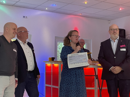 von links: Arnd Fechner (WIR! AK Soziales Engagement), Reinhard Schulz (Moderation), Jessica Kind (DVHL Projektleitung Helfende Hände), Andreas Schilling (WIR! Vorstand)