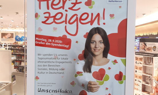 Herz zeigen - dm-Aktion unterstützt Umsonstladen Herz zeigen - dm-Aktion unterstützt Umsonstladen