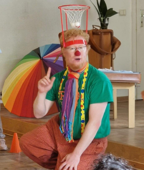 Clown Jo Vanni - Rote Nase im Café International Springe