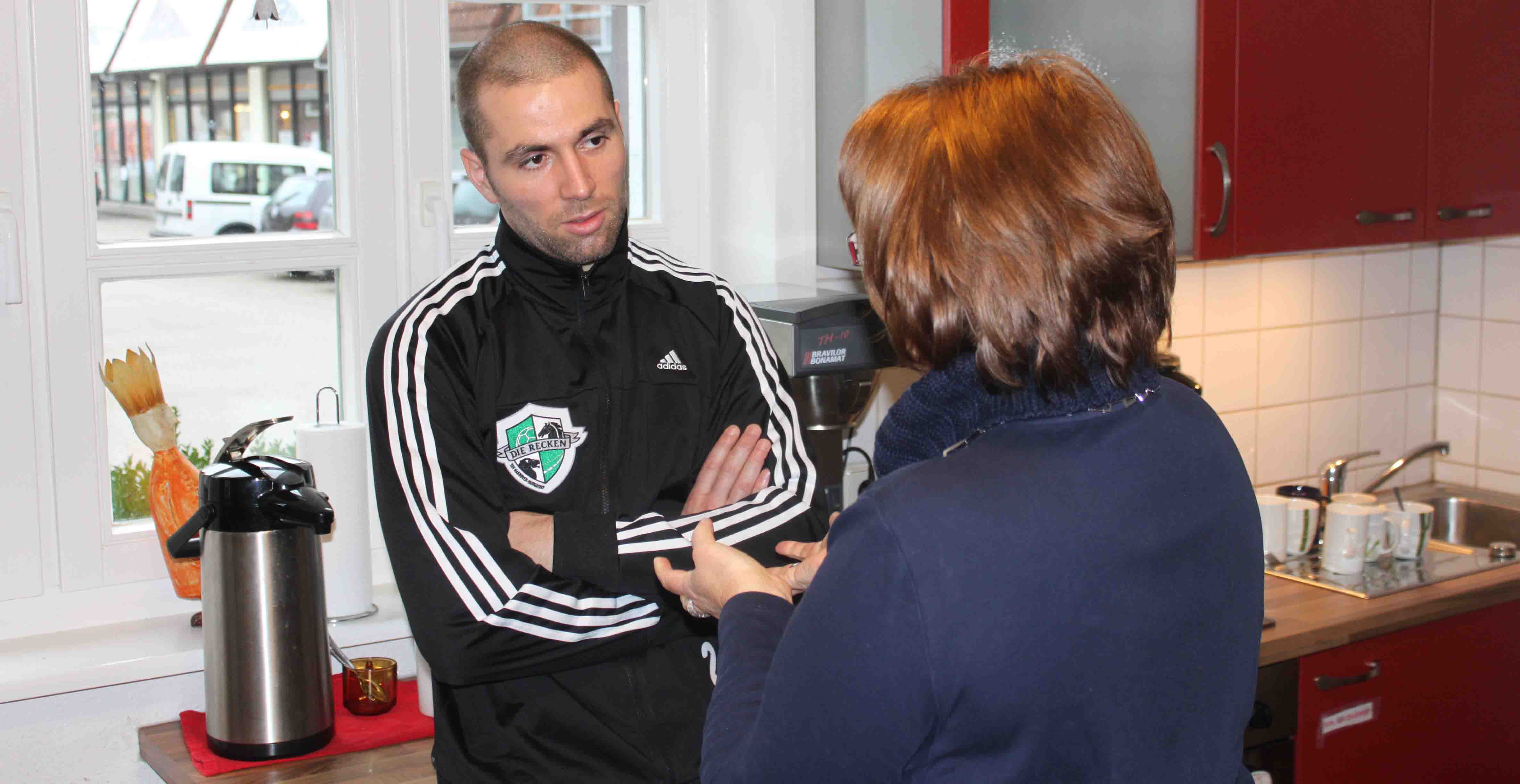 Diakonieverband Hannover Land Bundesliga Profi Besucht Die Tageswohnung Burgdorf