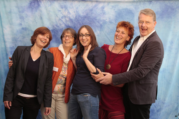 Lilian Breuch – Öffentlichkeitsreferentin Pestalozzi-Stiftung, Unterstützerin Heidrun Zeilbeck von edelmut e.V. Burgwedel, Anne-Marei Stamme und Angela Carld vom Diakonieverband Hannover-Land, Claus Dietrich Fitschen, Vorstand der Pestalozzi-Stiftung.