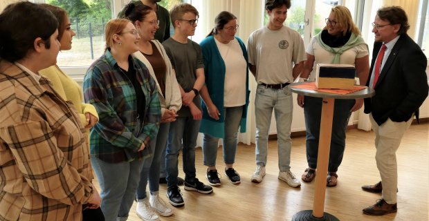 Vertreter*innen der BBS-Schülerschaft und Imke Fronia im Gespräch über Aufgaben und Arbeitsfelder der Diakonie. ©Foto:Daniela Rosendahl/BBS Burgdorf